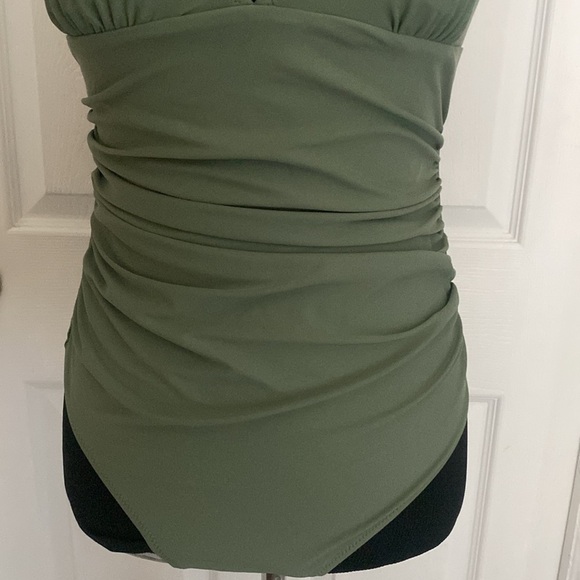 Sage Green One Piece Swimsuit V-Neck Ruched Front Adjustable Straps M NWT Cupshe - Picture 3 of 8